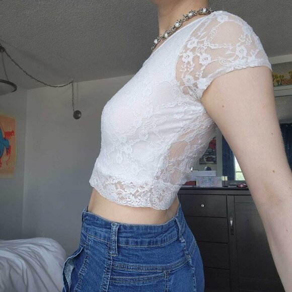 Coquette short-sleeved white lace crop top with a sheer back - Picture 4 of 13